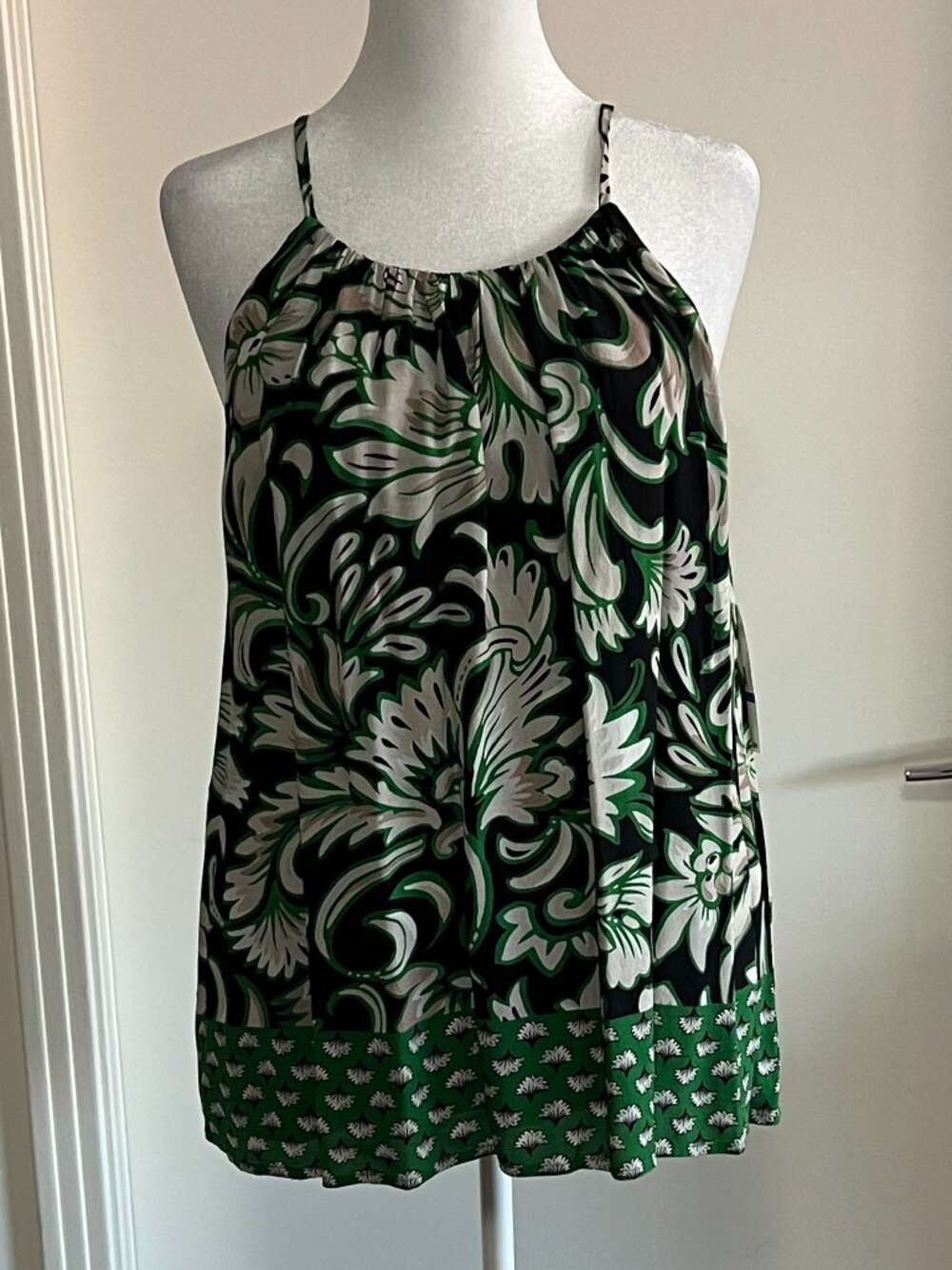 Karen Kane green and white printed top!